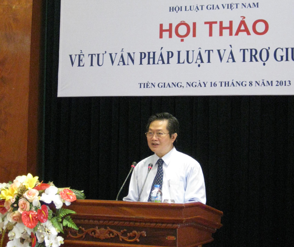 GS.TS Lê Minh Tâm - Phó chủ tịch, Tổng thư ký Hội Luật gia Việt Nam phát biểu tại hội thảo (baomoi.com).