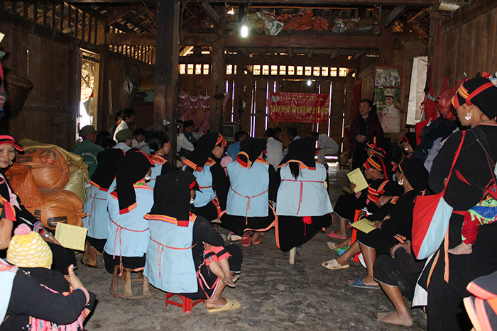Hội Luật gia tỉnh phối hợp tập huấn pháp luật cho trưởng thôn, bản và tư vấn pháp luật cho nhân dân ở huyện Phong Thổ