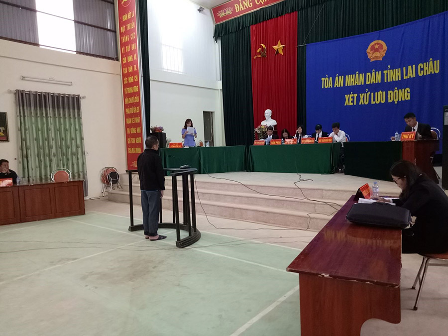 Tòa án nhân dân tỉnh Lai Châu xét xử lưu động gắn với tuyên truyền, phổ biến pháp luật.