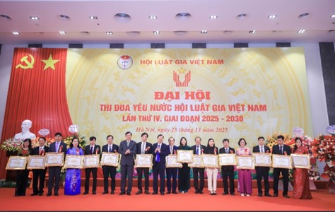 Đồng chí Tô Thị Hồng Lê Chủ tịch Hội Luật gia tỉnh Lai Châu và